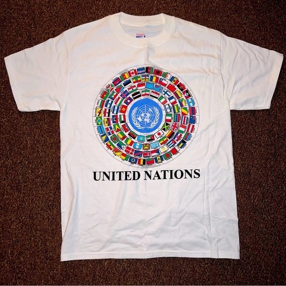 Nwot International UN T shirt great anytime, especially now during World 🌎 Cup - Picture 1 of 4